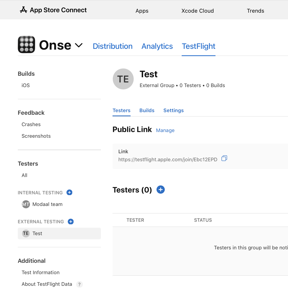App Store Connect TestFlight page with an internal tester group and an external group that has its own public link